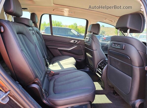 5UXCW2C0XN9M94050 2022 BMW X7 Серый Вид задней части салона