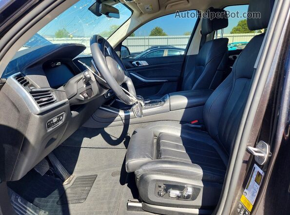 5UXCW2C0XN9M94050 2022 BMW X7 Серый Вид салона спереди