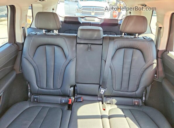 5UXCW2C0XN9M94050 2022 BMW X7 Серый Вид задних сидений