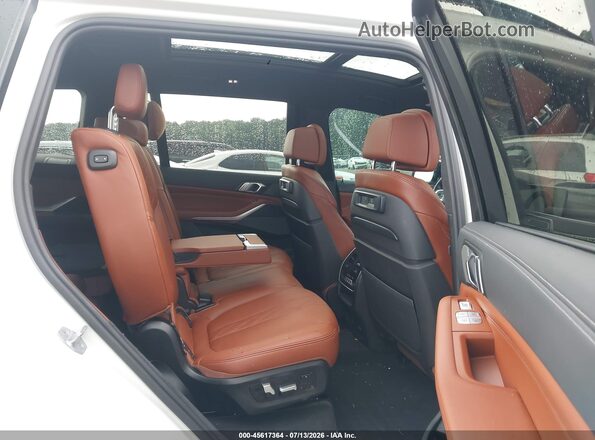 5UXCW2C0XN9N04317 2022 BMW X7 White VIN კოდის სტიკერის ხედი