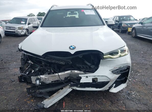 5UXCW2C0XN9N04317 2022 BMW X7 White უკანა სალონის ხედი