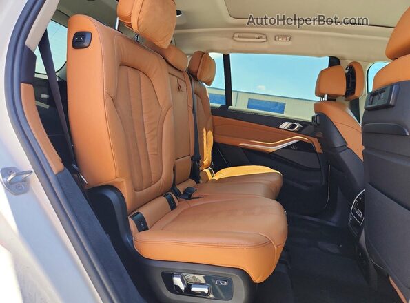 5UXCW2C54KL086993 2019 BMW X7 White Vista interior trasera