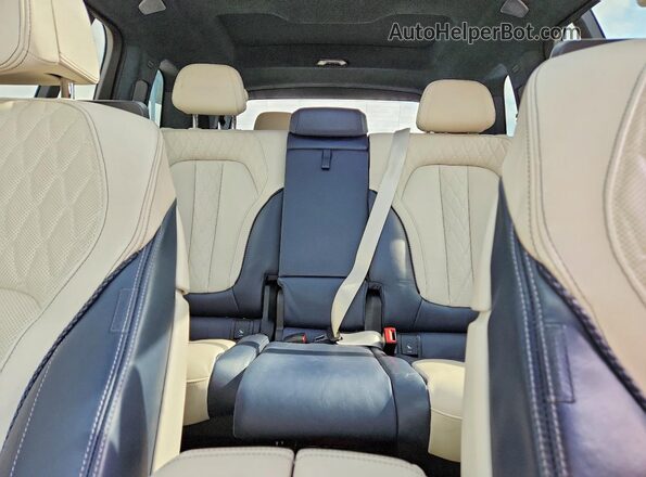 5UXCX4C54KLB40174 2019 BMW X7 White Հետևի նստատեղերի տեսք