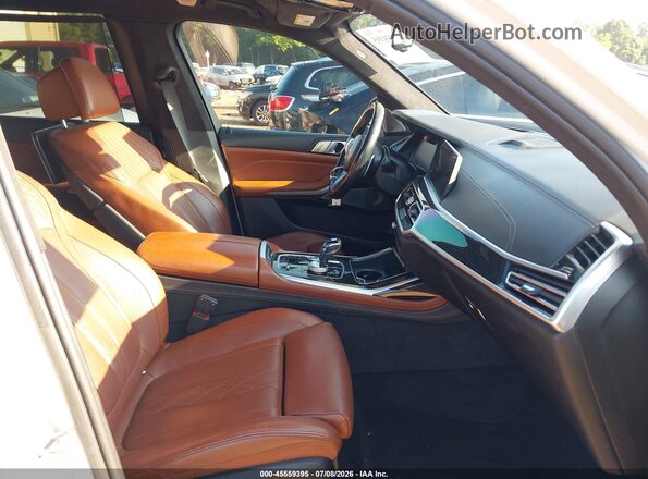 5UXCX4C5XKLB39451 2019 BMW X7 White Вид салону спереду