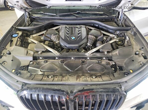 5UXCX6C02N9J96015 2022 BMW X7 White Vista del compartimento del motor