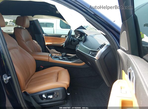 5UXCX6C0XN9J40341 2022 BMW X7 Blue Вид салону спереду