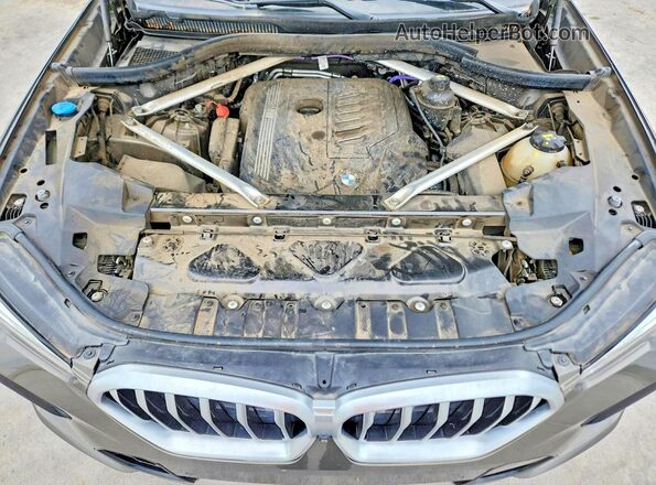 5UXCY4C07M9D83172 2021 BMW X6 Green ძრავის განყოფილების ხედი