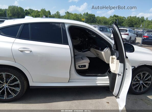 5UXCY6C03M9E61989 2021 BMW X6 White Вид салону спереду