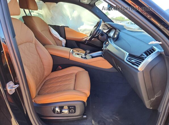 5UXCY6C04P9P85163 2023 BMW X6 Black Widok wnętrza z przodu