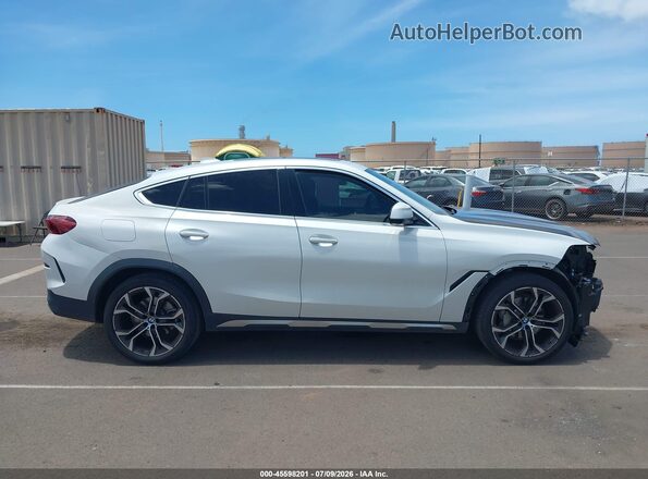 5UXCY6C05N9J51972 2022 BMW X6 White 360 interior view