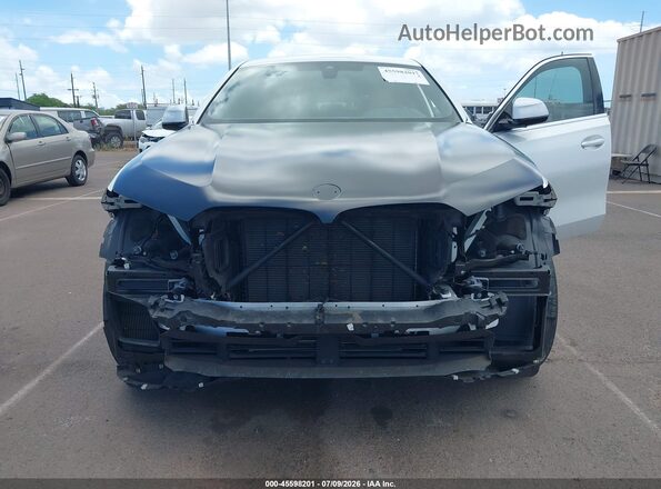 5UXCY6C05N9J51972 2022 BMW X6 White Front view