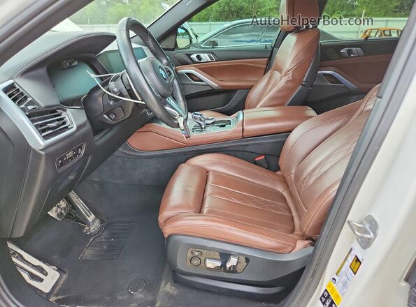 5UXCY6C0XM9E28374 2021 BMW X6 White Front interior view