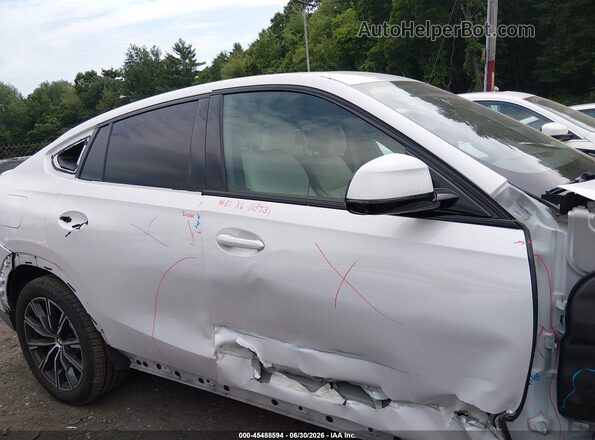 5UXCY8C02M9F92021 2021 BMW X6 White სალონის 360-გრადუსიანი ხედი