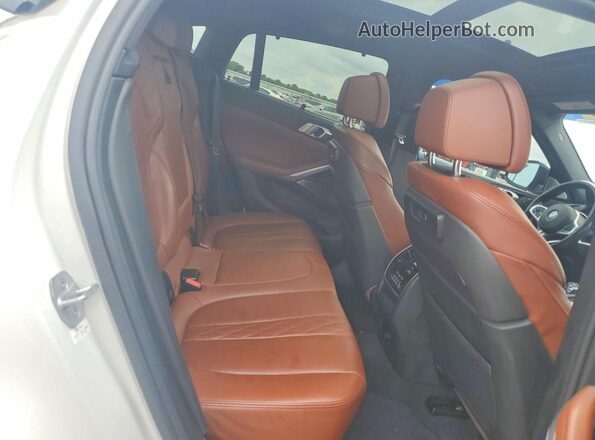 5UXCY8C0XM9D82847 2021 BMW X6 White Vista interior trasera