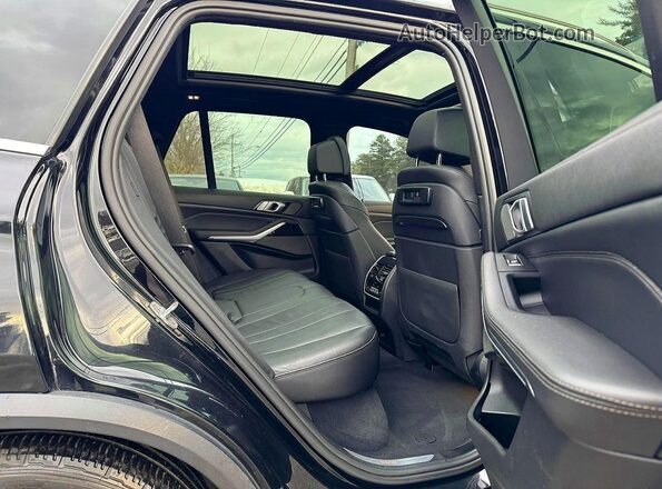 5UXJU2C51KLN65059 2019 BMW X5 Black Widok z tyłu