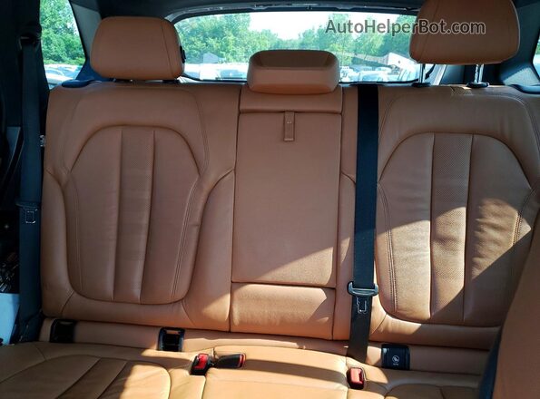 5UXJU2C53KLN66228 2019 BMW X5 White Widok tylnych siedzeń