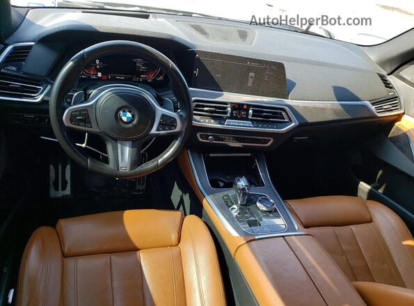 5UXJU2C53KLN66228 2019 BMW X5 White Widok deski rozdzielczej