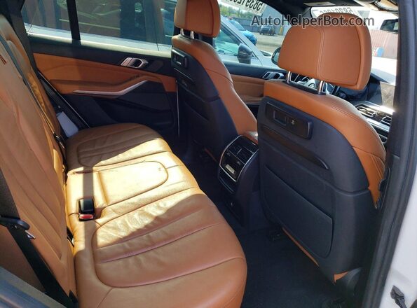 5UXJU2C53KLN66228 2019 BMW X5 White Widok wnętrza z tyłu