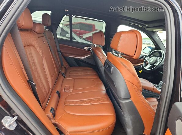 5UXJU2C57KLN67608 2019 BMW X5 Black Vista interior trasera