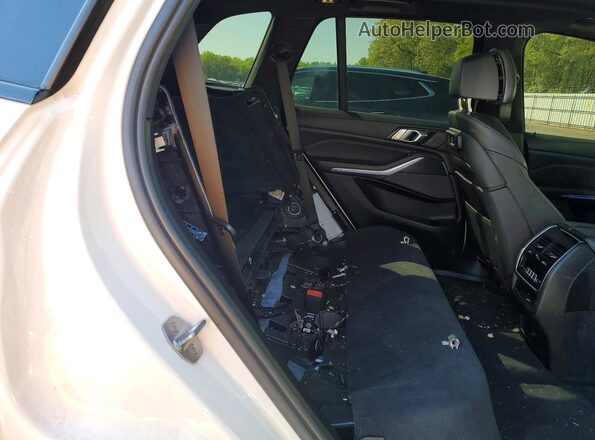 5UXJU4C01LLE45623 2020 BMW X5 White Вид задньої частини салону