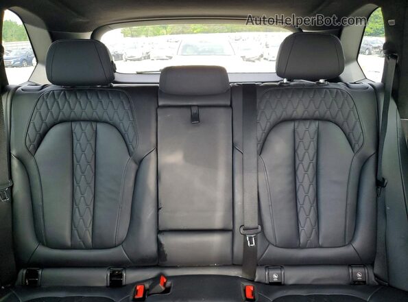 5UXJU4C02N9L72081 2022 BMW X5 White Widok tylnych siedzeń