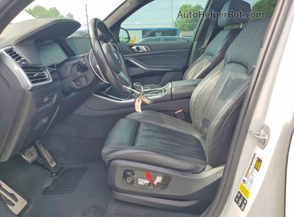 5UXJU4C02N9L72081 2022 BMW X5 White Widok wnętrza z przodu