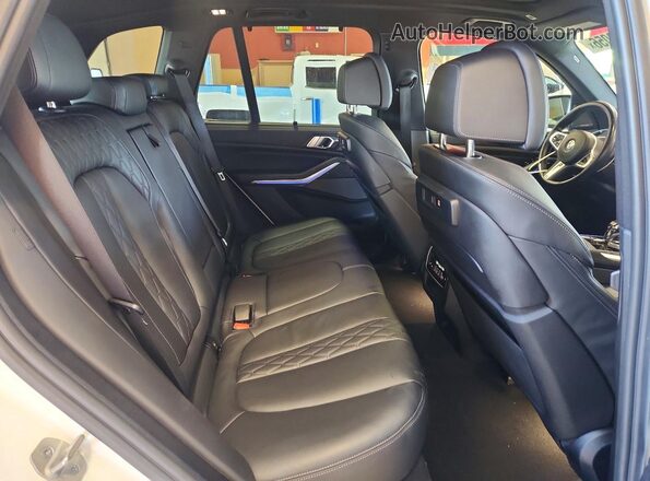 5UXJU4C03P9R05865 2023 BMW X5 Black Widok wnętrza z tyłu