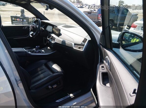 5UXJU4C05P9P04551 2023 BMW X5 White წინა სალონის ხედი