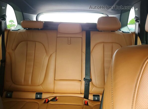 5UXJU4C0XM9D96162 2021 BMW X5 Gray Rear seats view