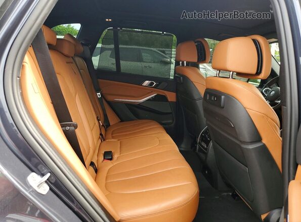 5UXJU4C0XM9D96162 2021 BMW X5 Gray Rear interior view