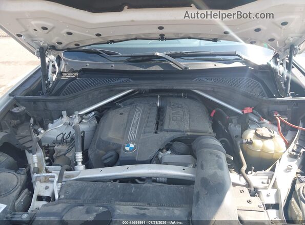 5UXKR0C33H0X80719 2017 BMW X5 White Вид ззаду