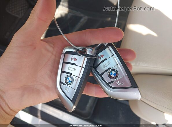5UXKR0C33H0X80719 2017 BMW X5 White Вид панелі приладів