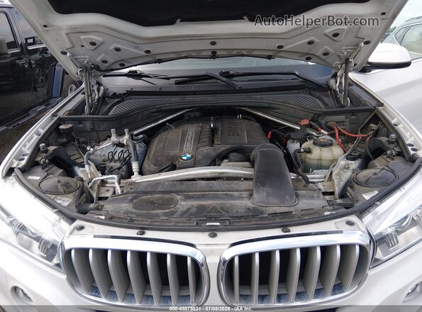 5UXKR0C34H0V83977 2017 BMW X5 White Вид ззаду