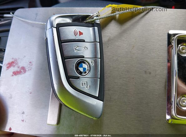 5UXKR0C34H0V83977 2017 BMW X5 White Вид панелі приладів