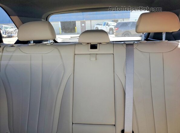 5UXKR0C35H0V77802 2017 BMW X5 Silver Rear seats view