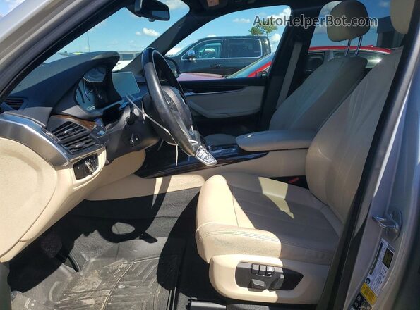 5UXKR0C35H0V77802 2017 BMW X5 Silver Front interior view