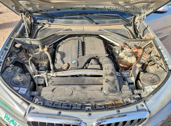 5UXKR0C3XH0V72465 2017 BMW X5 Silver Widok komory silnika
