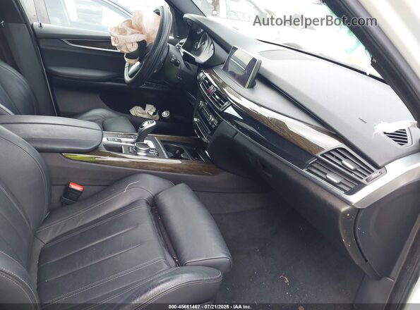 5UXKR0C3XH0V73230 2017 BMW X5 White Front interior view