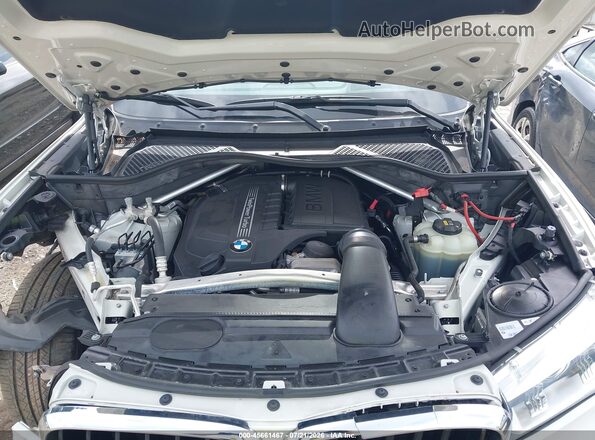 5UXKR0C3XH0V73230 2017 BMW X5 White Rear view