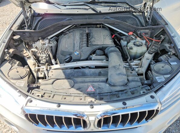 5UXKR0C51G0P34760 2016 BMW X5 White Vista del compartimento del motor