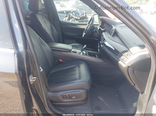 5UXKR0C52H0V49652 2017 BMW X5 Gray Front interior view