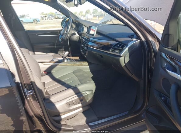 5UXKR0C52J0Y02538 2018 BMW X5 Gray Widok wnętrza z przodu