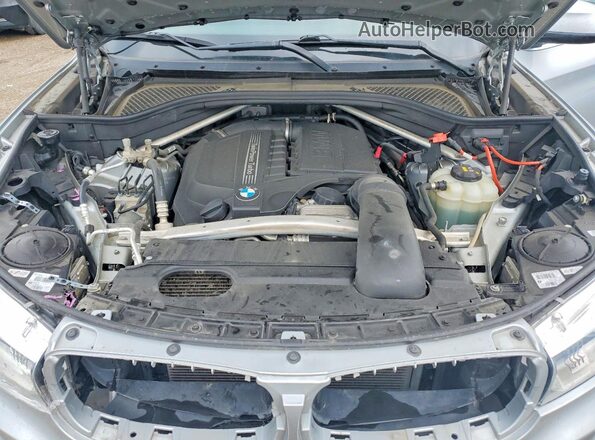5UXKR0C55H0V64937 2017 BMW X5 Silver Vista del compartimento del motor