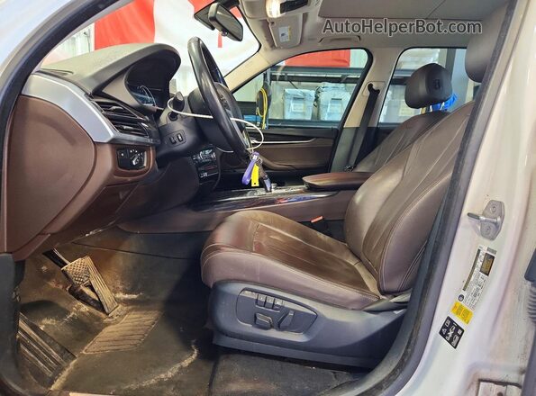 5UXKR0C55JL072865 2018 BMW X5 White Вид салону спереду