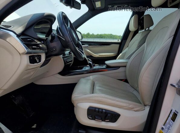 5UXKR0C56JL073121 2018 BMW X5 White Vista interior delantera