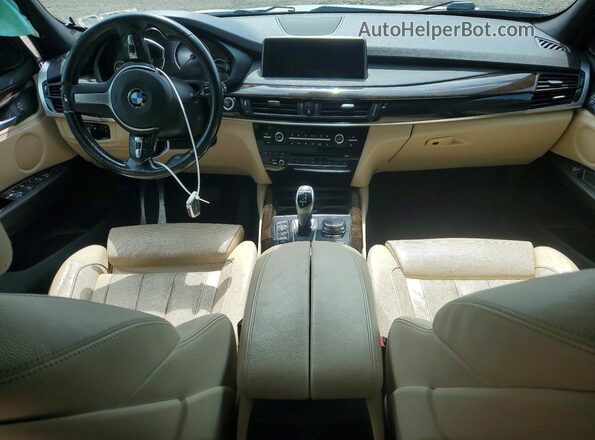 5UXKR0C57J0Y03751 2018 BMW X5 White Vista del salpicadero