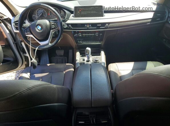 5UXKR0C58G0P33024 2016 BMW X5 White Вид панелі приладів