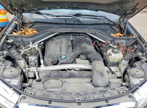 5UXKR0C58H0V67136 2017 BMW X5 Tan Widok komory silnika