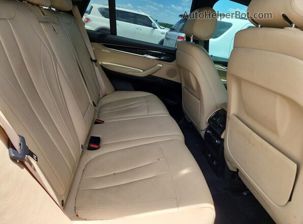 5UXKR2C30H0U23431 2017 BMW X5 Silver Widok wnętrza z tyłu