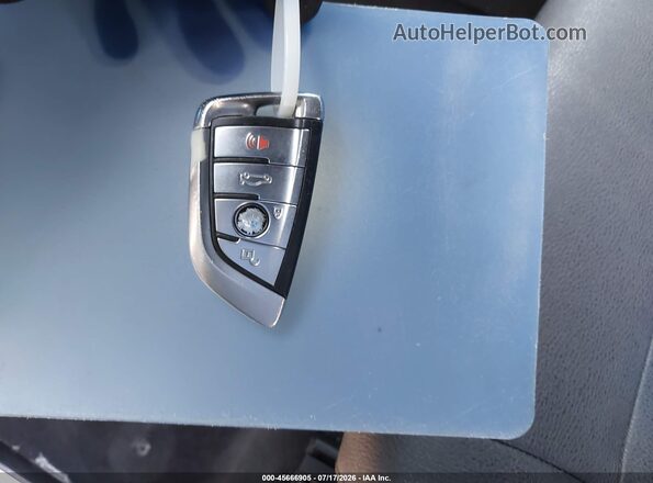 5UXKR2C32H0U24709 2017 BMW X5 White Առջևի վահանակի տեսք